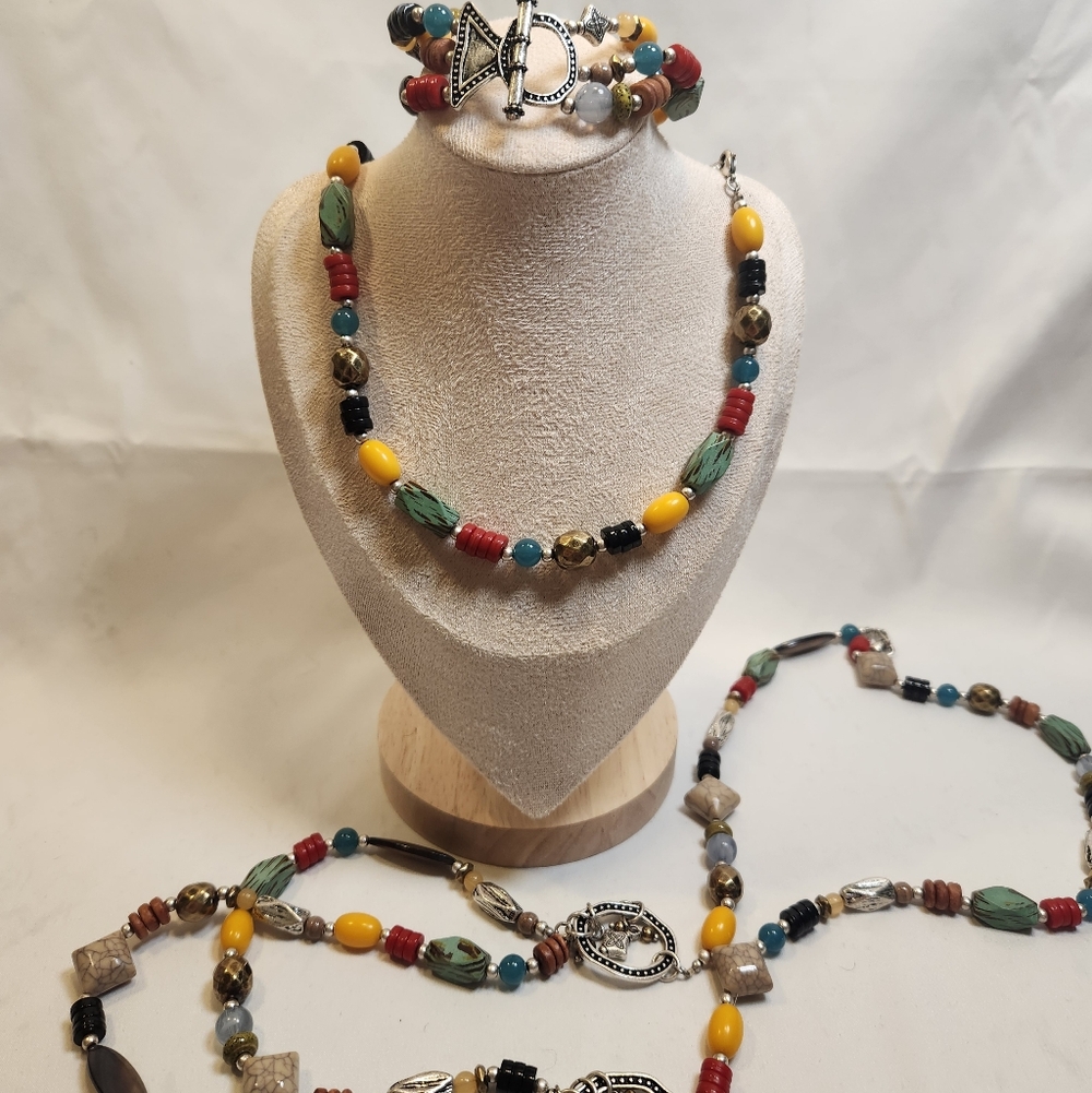 Premier Designs Here Comes The Sun Beaded Necklace and Bracelet Set